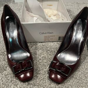 Calvin Klein Pump Lupo Crinkle Kid Raisin color size 10M